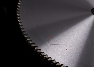 Вырезывание Колофоны пластиковое увидело резец ТКТ лезвия с слотом 305кс2.0кс120мм Анти--удара